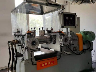 瑞興實(shí)驗(yàn)型6寸開煉機(jī)X(S)K-320圖2